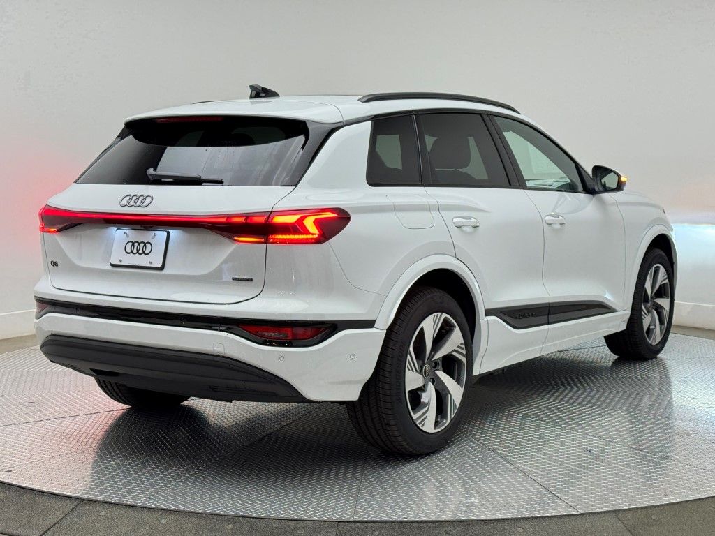2025 Audi e-tron Premium 11