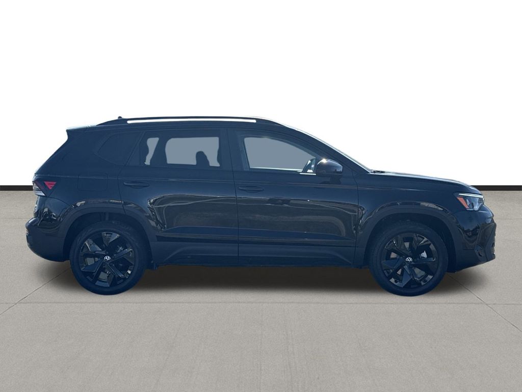 2026 Volkswagen Taos 1.5T SE Black - 3