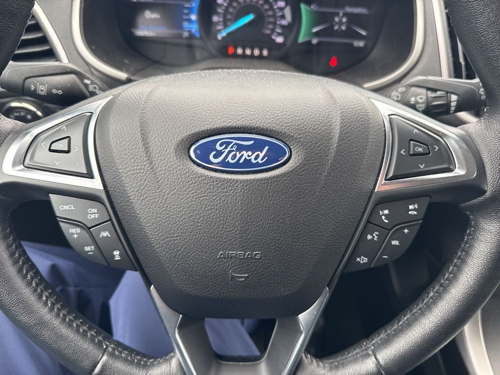 Used 2020 Blue Ford SEL image 9