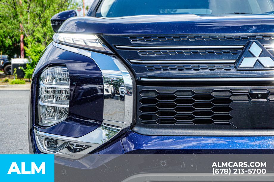 Used 2024 Blue Mitsubishi SE image 12