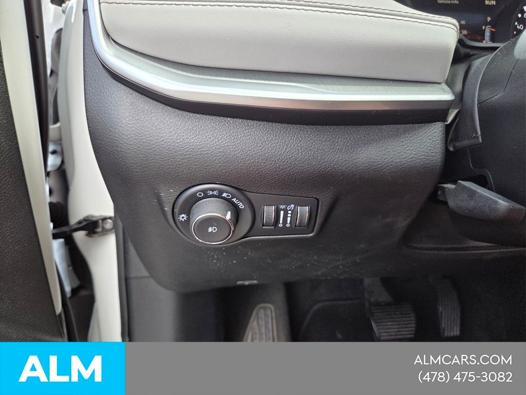 Used 2025 White Jeep Limited image 29