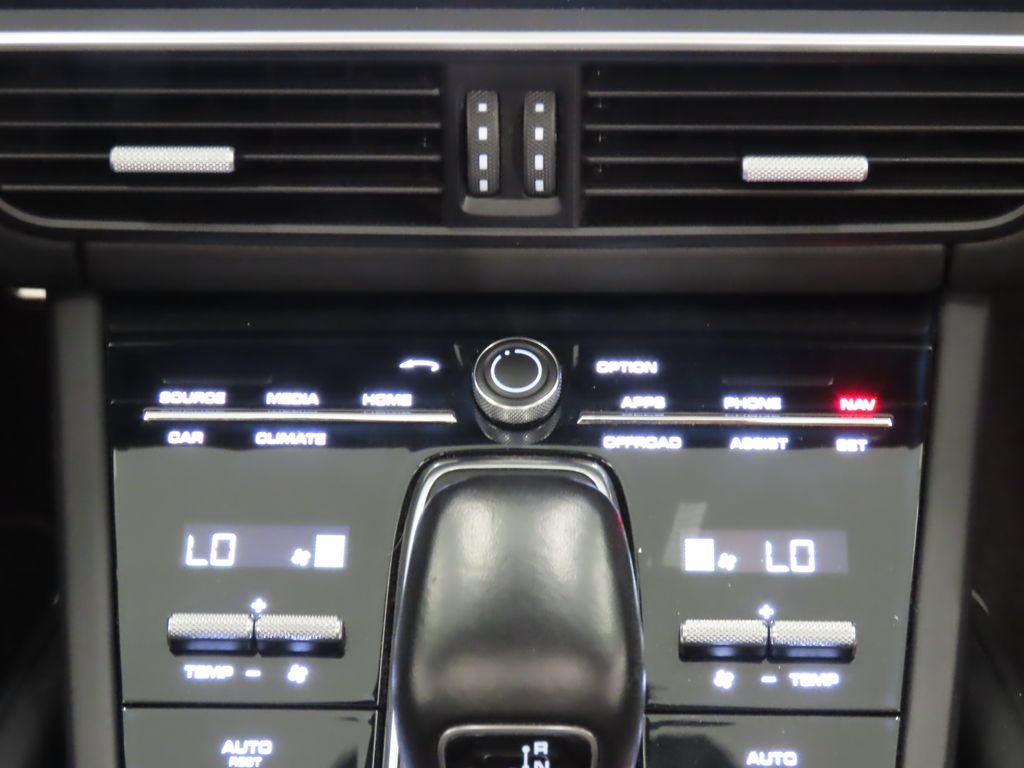Thumbnail: 2019 Porsche Cayenne - 26