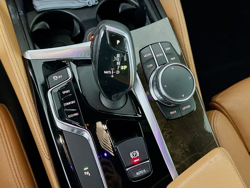 Thumbnail: 2018 BMW 5 Series - 17