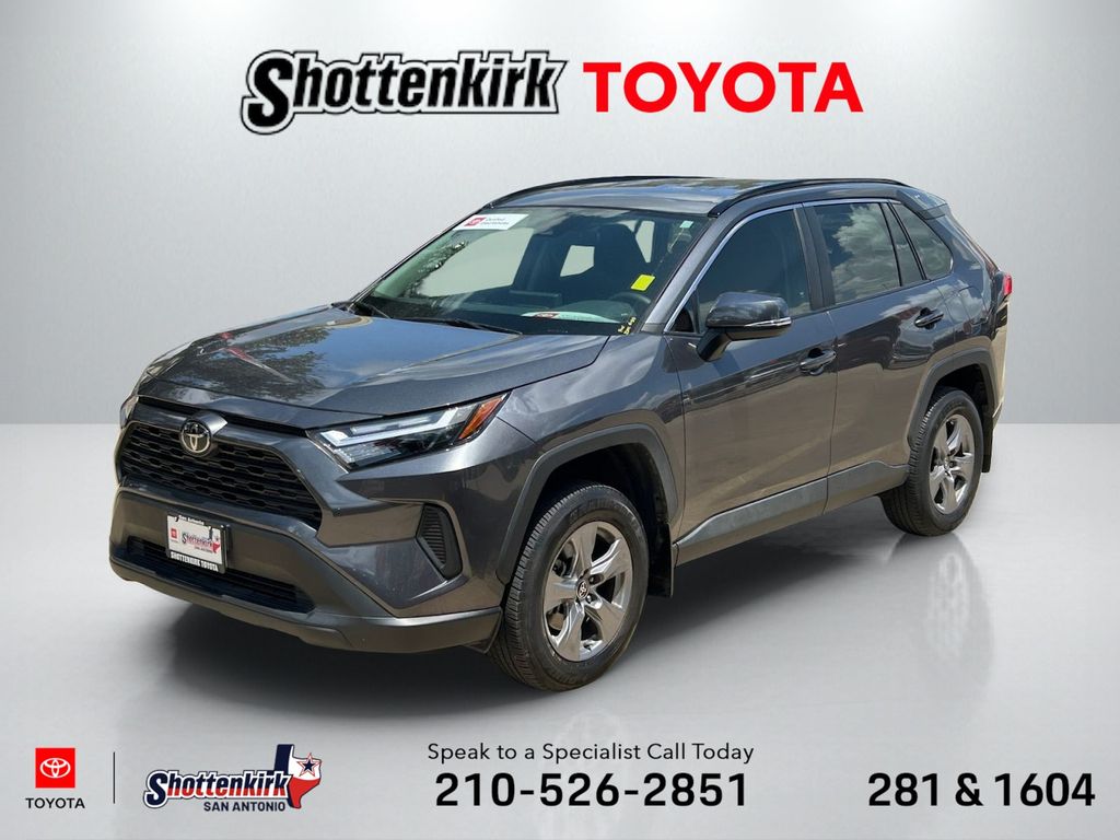 2022 Toyota RAV4 XLE AWD's photo