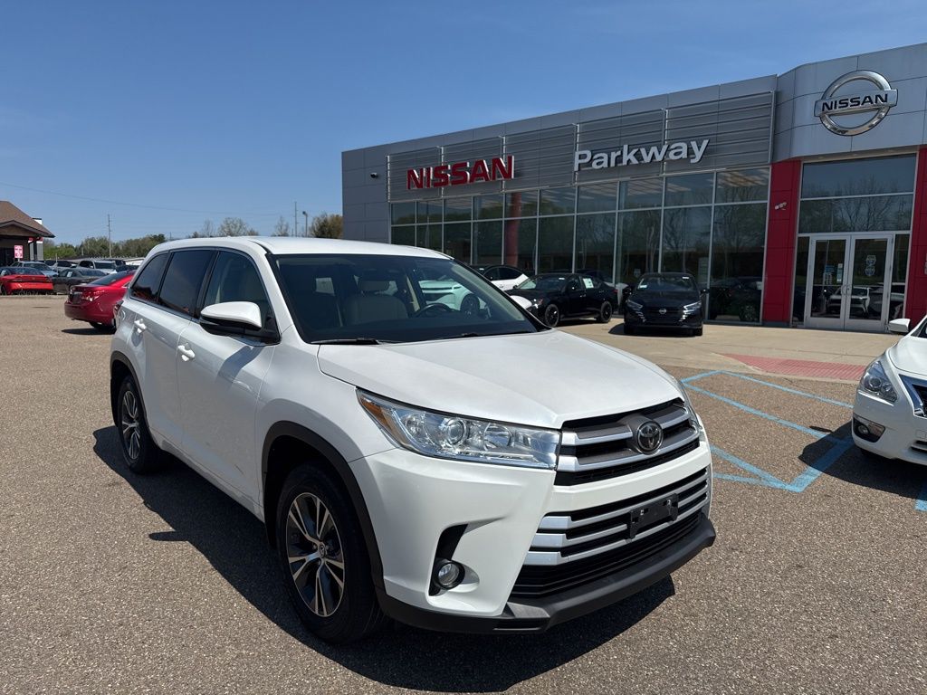 White (Blizzard Pearl) 2017 Toyota Highlander LE Plus AWD SUV / Crossover All-Wheel Drive 8-Speed Automatic