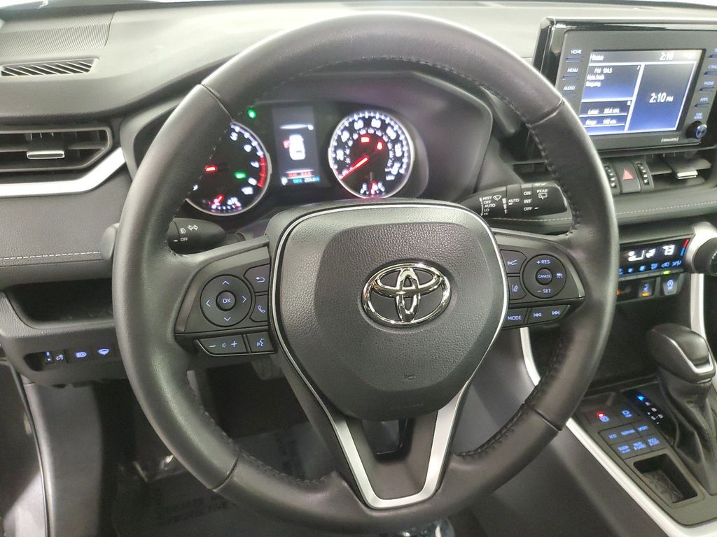 2022 Toyota RAV4 XLE Premium 28