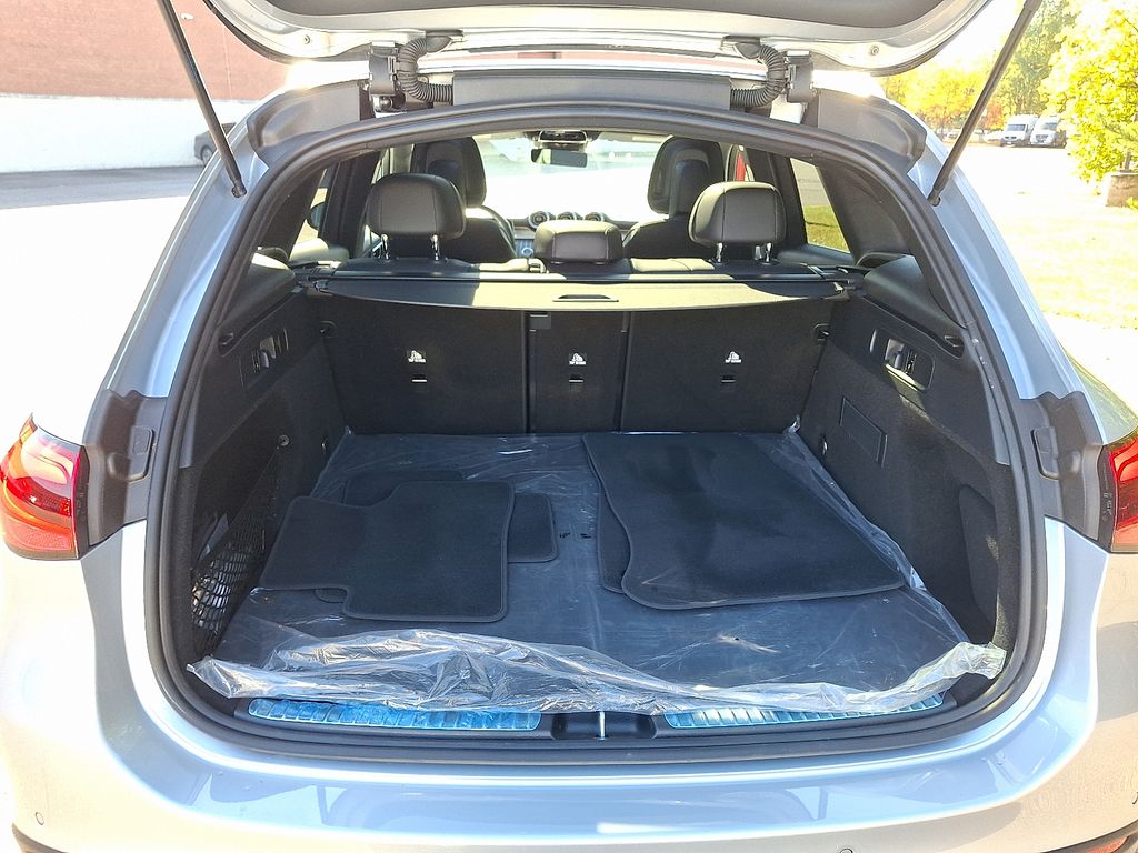 Thumbnail: 2025 Mercedes-Benz GLC - 28