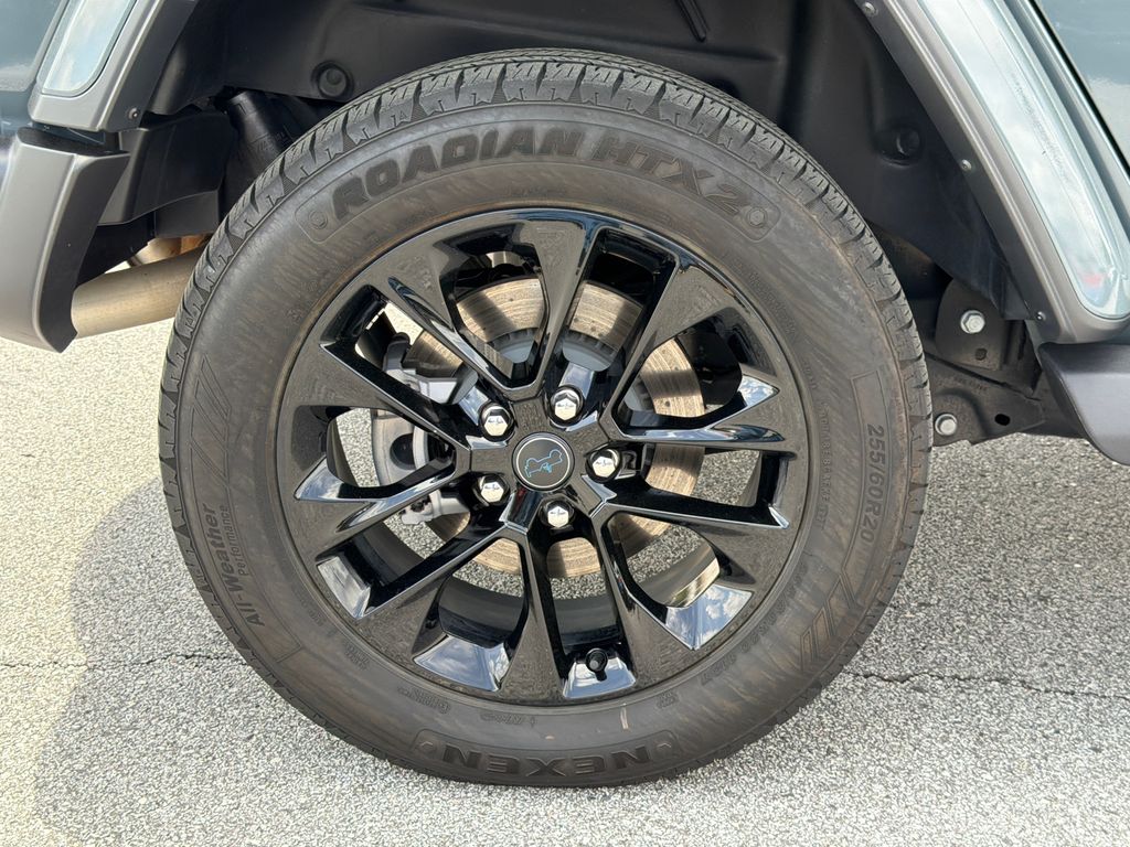 Used 2025 Gray Jeep Sahara 4xe image 16