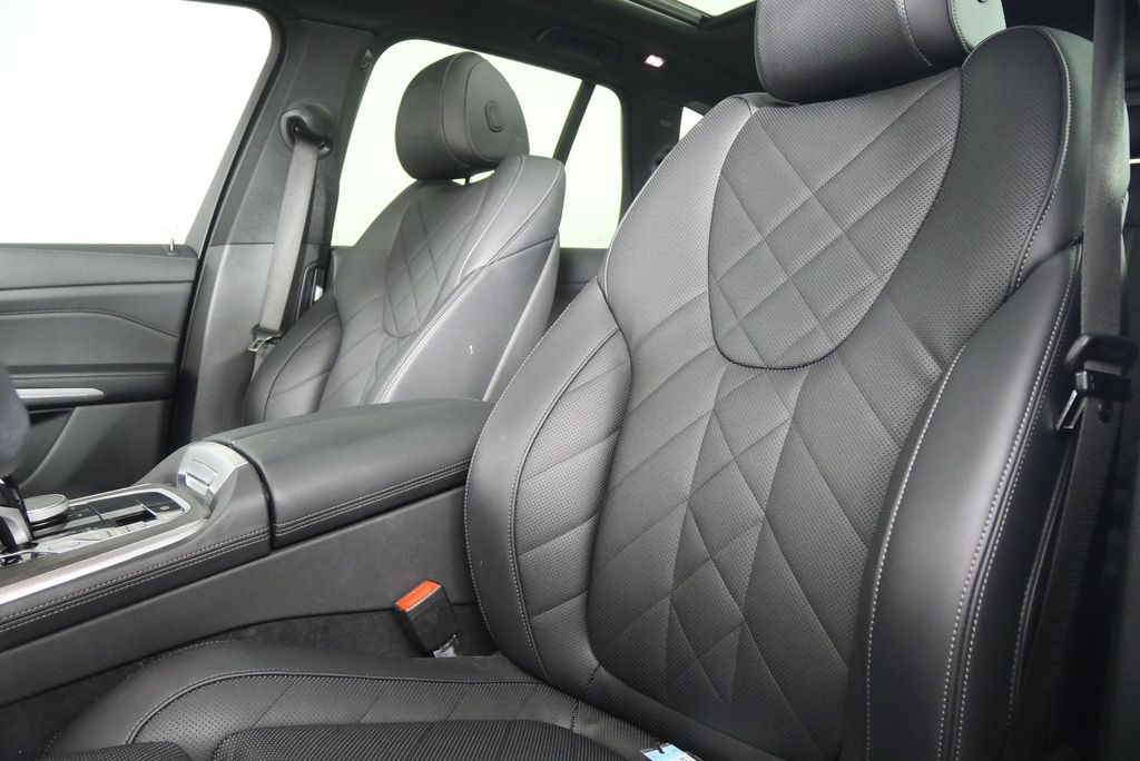 Thumbnail: 2023 BMW X5 - 11