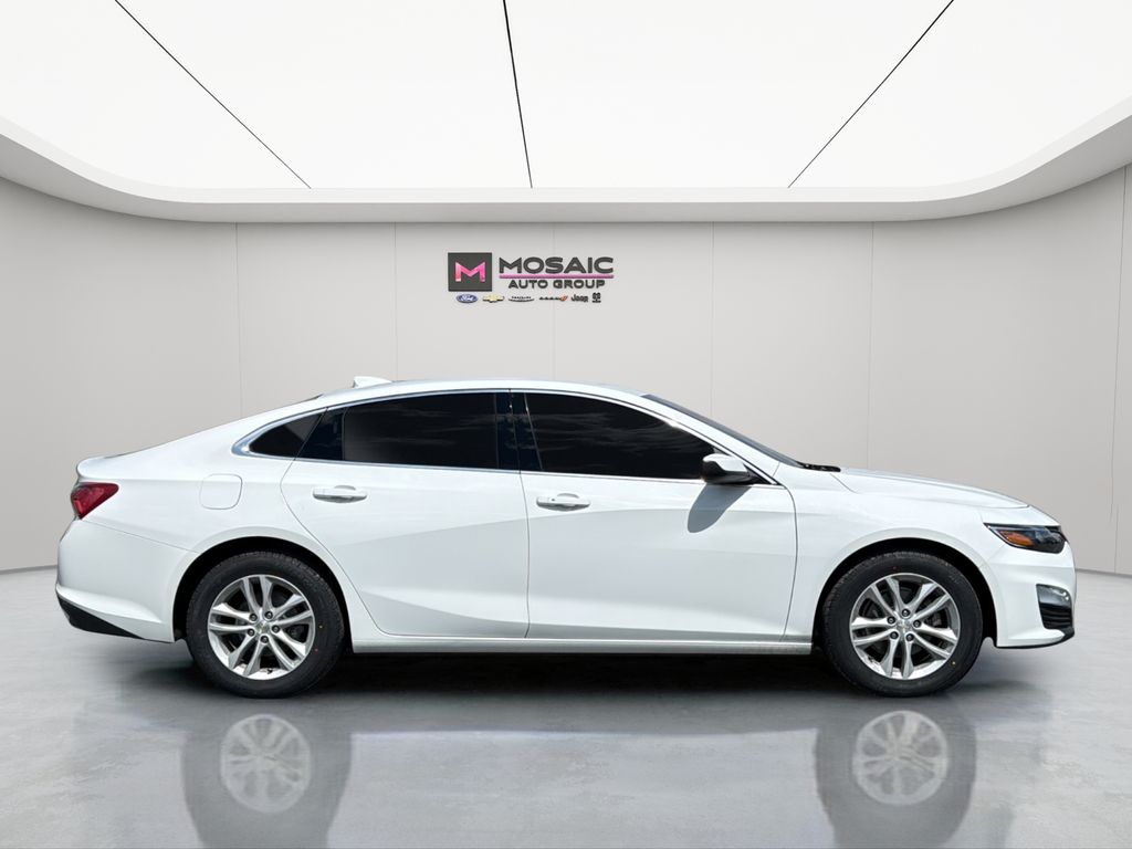 Used 2021 Chevrolet Malibu 1LT with VIN 1G1ZD5ST5MF032180 for sale in Zumbrota, Minnesota