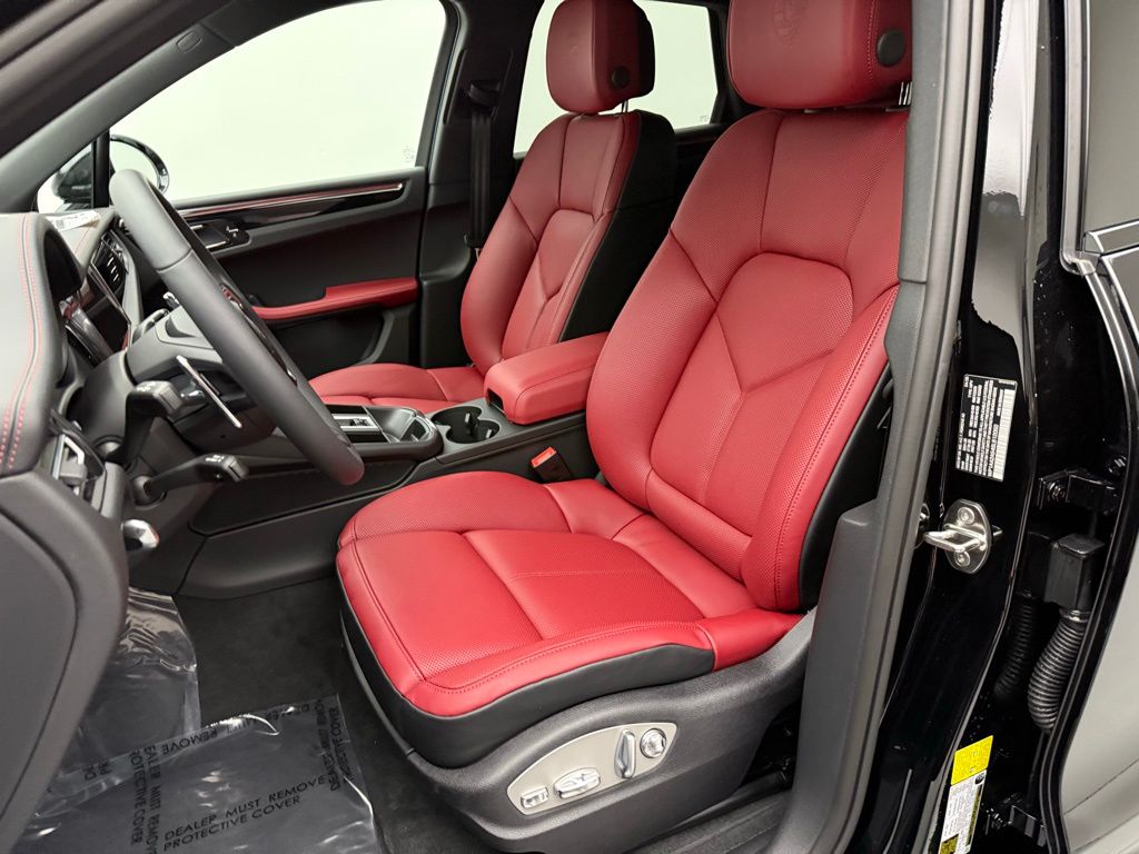 Thumbnail: 2025 Porsche Macan - 5