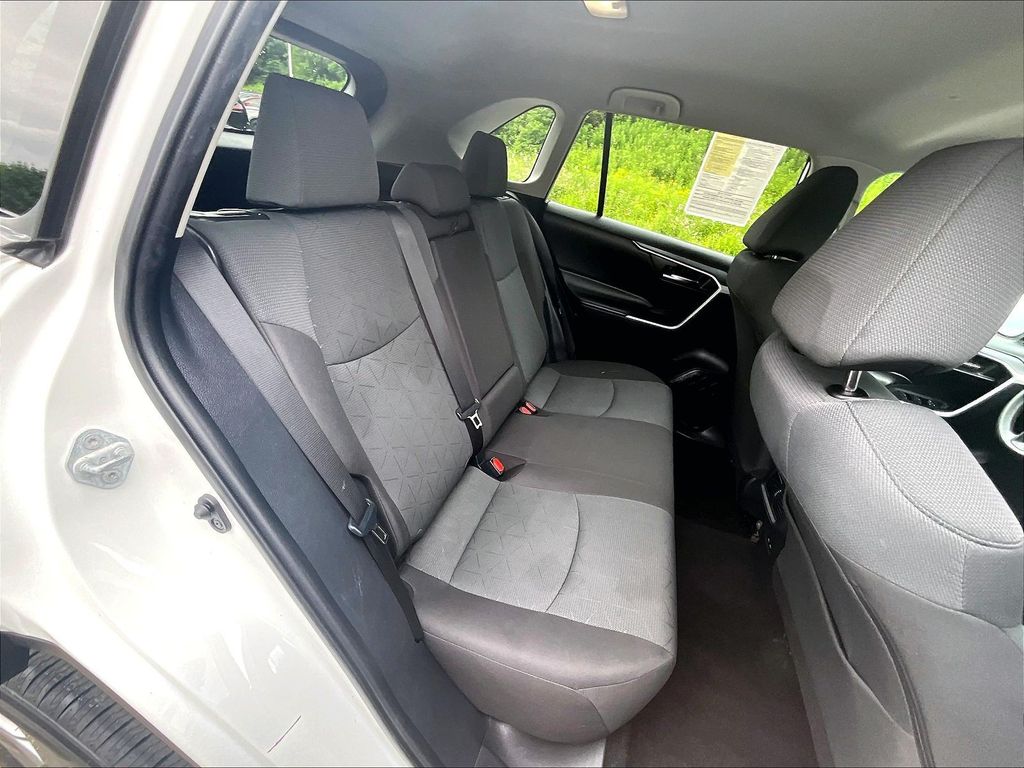 2024 Toyota RAV4 — photo 16