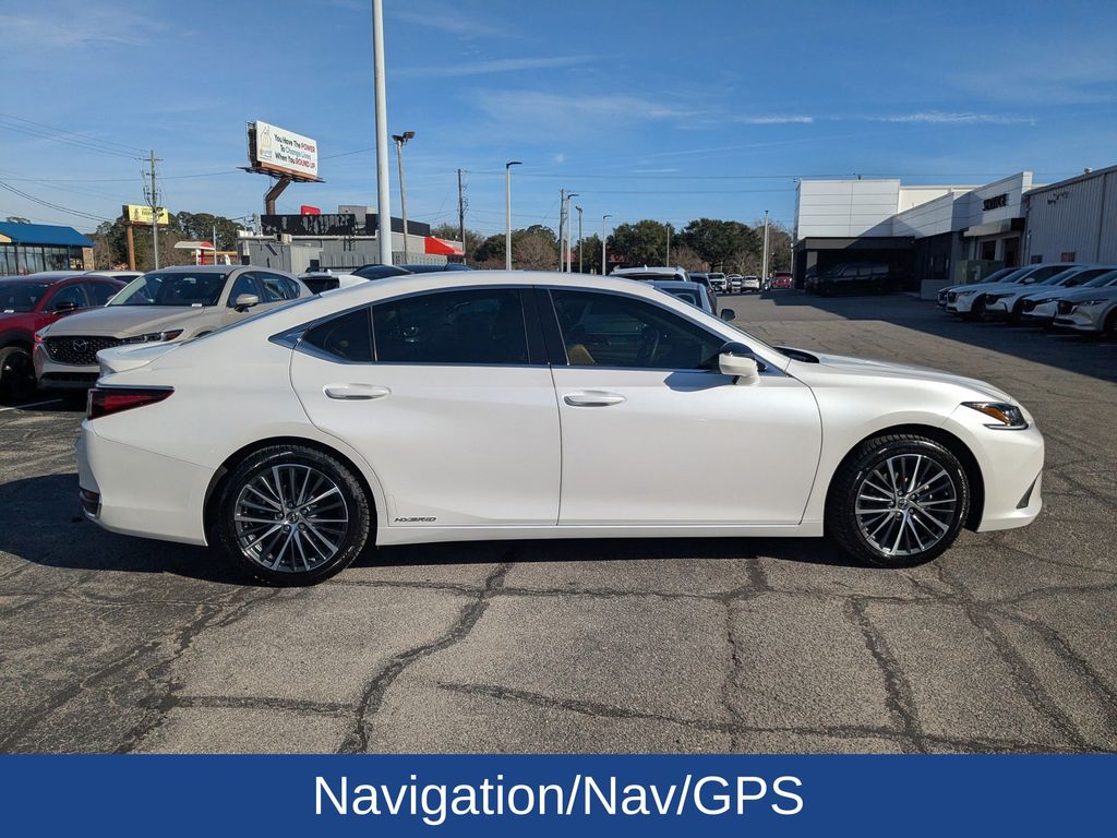 2022 Lexus ES 300h 