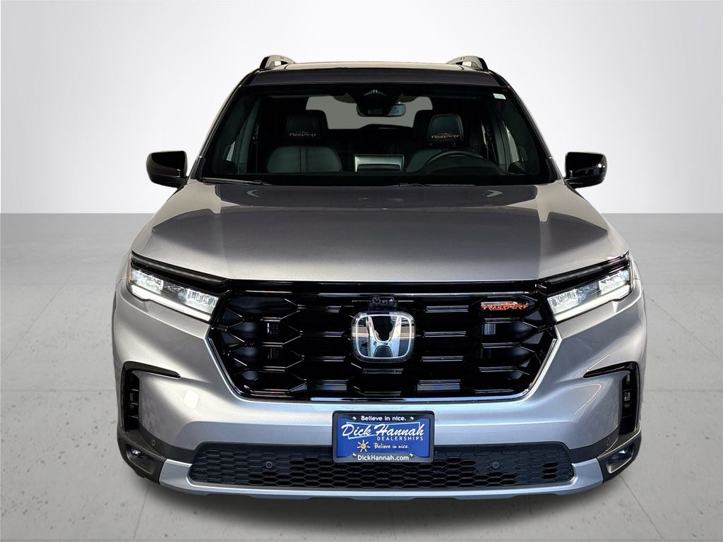 2025 Honda Pilot TrailSport photo 2