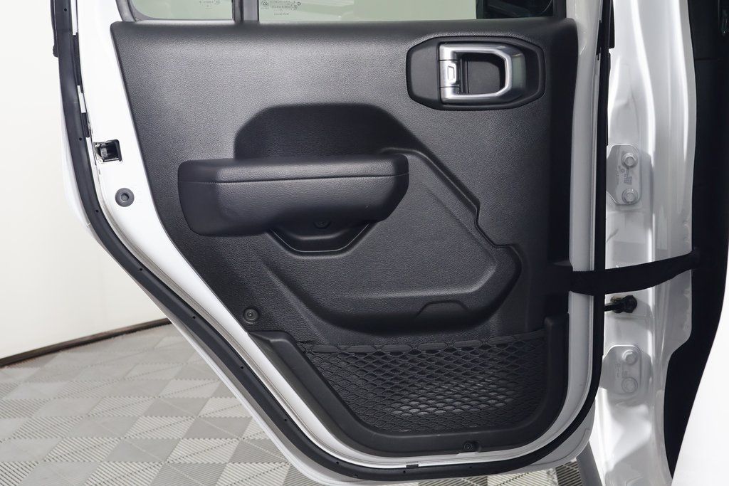 Thumbnail: 2023 Jeep Gladiator - 13