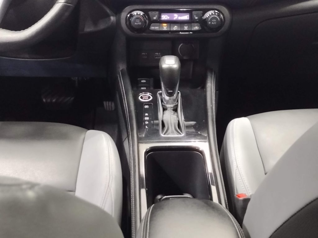 2021 Nissan Kicks SR