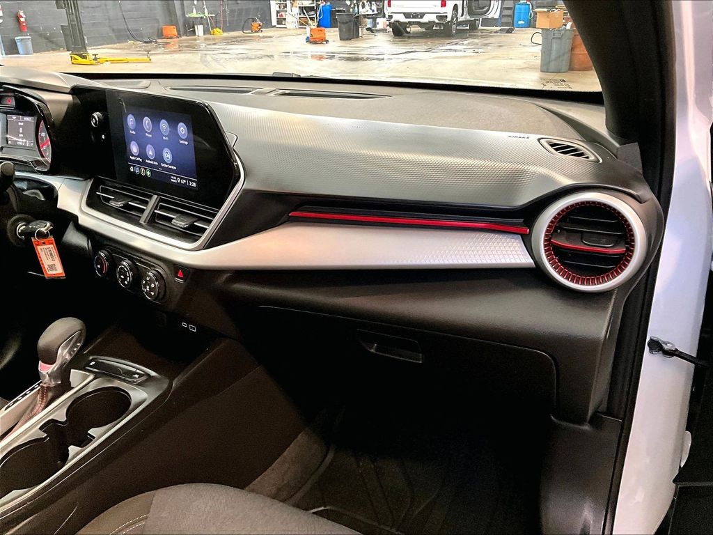 2024 Chevrolet Trax — photo 13