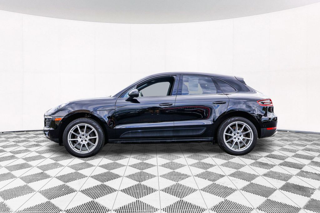 2018 Porsche Macan Base 12