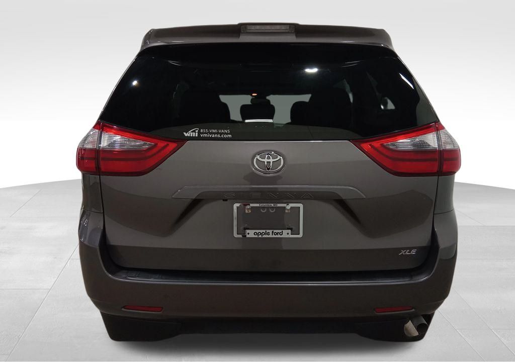 2020 Toyota Sienna XLE