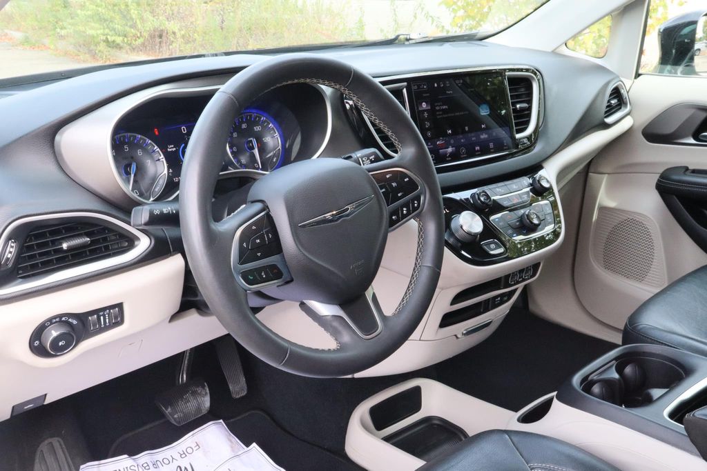 2022 Chrysler Pacifica Touring L 23