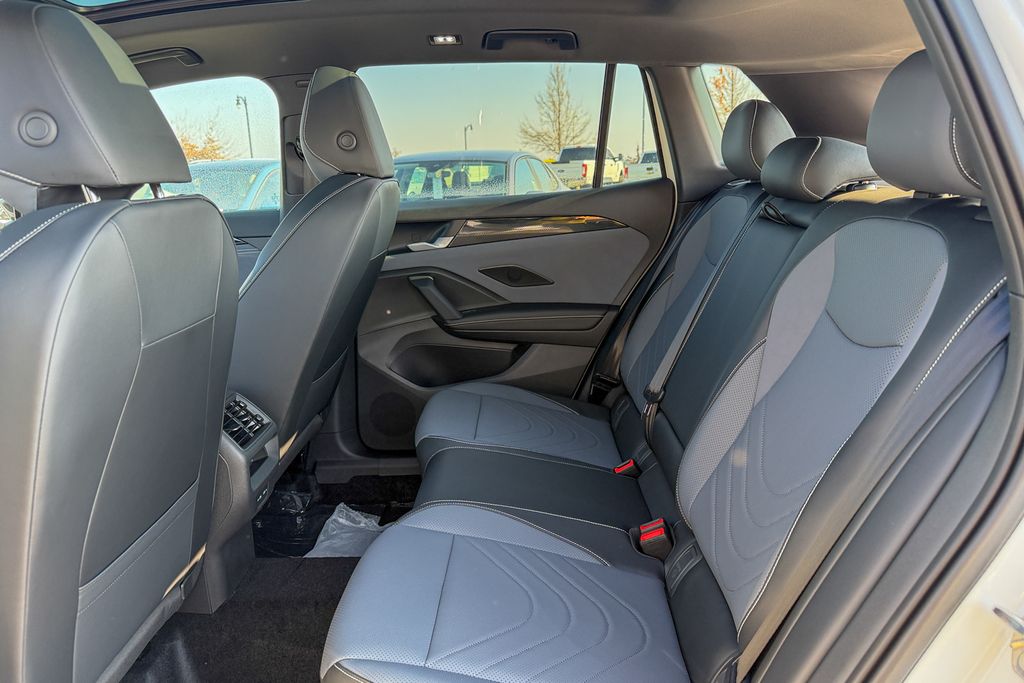 New 2026 White Volkswagen 2.0T SE R-Line Black image 23