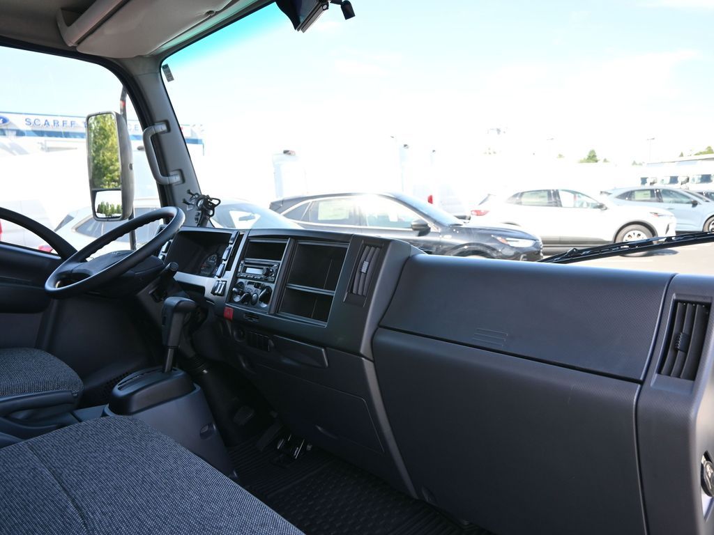 2024 Isuzu NPR HD 