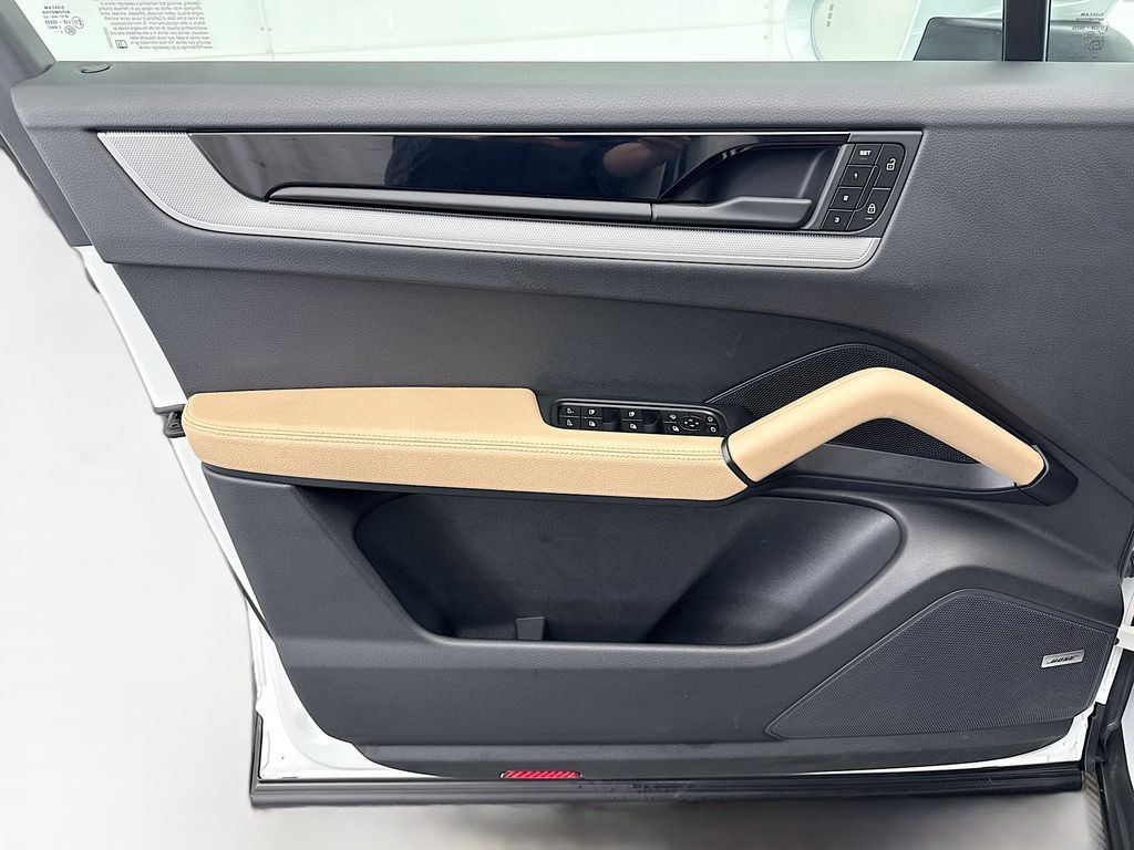 Thumbnail: 2025 Porsche Cayenne - 25