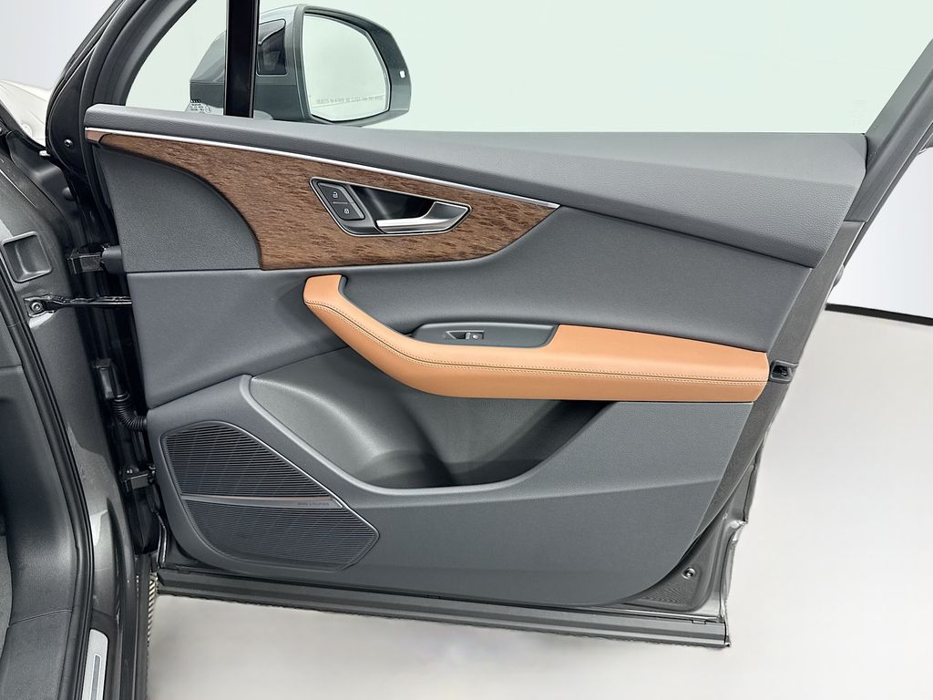 Thumbnail: 2026 Audi Q7 - 25