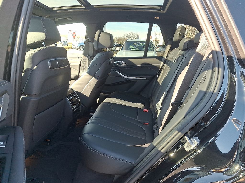 Thumbnail: 2025 BMW X5 - 10