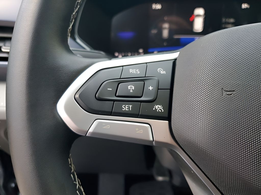 Used Car 2024 Volkswagen Taos  1.5t Se For Sale Under $25,000 In Austin, Texas