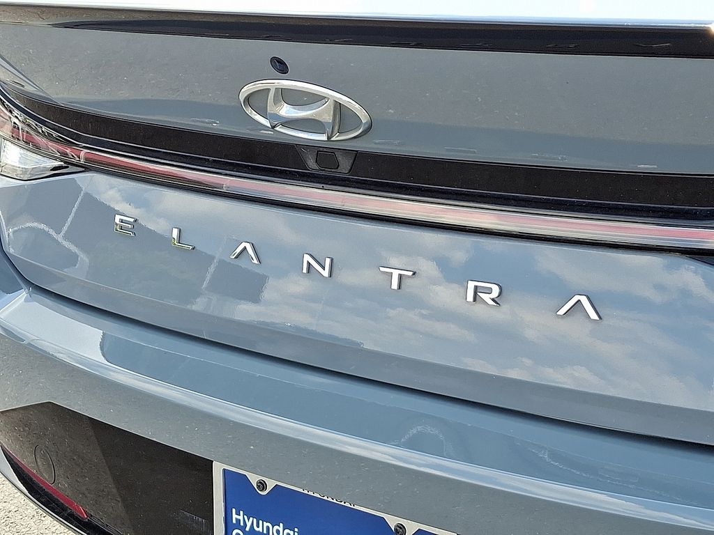 Thumbnail: 2021 Hyundai Elantra - 32