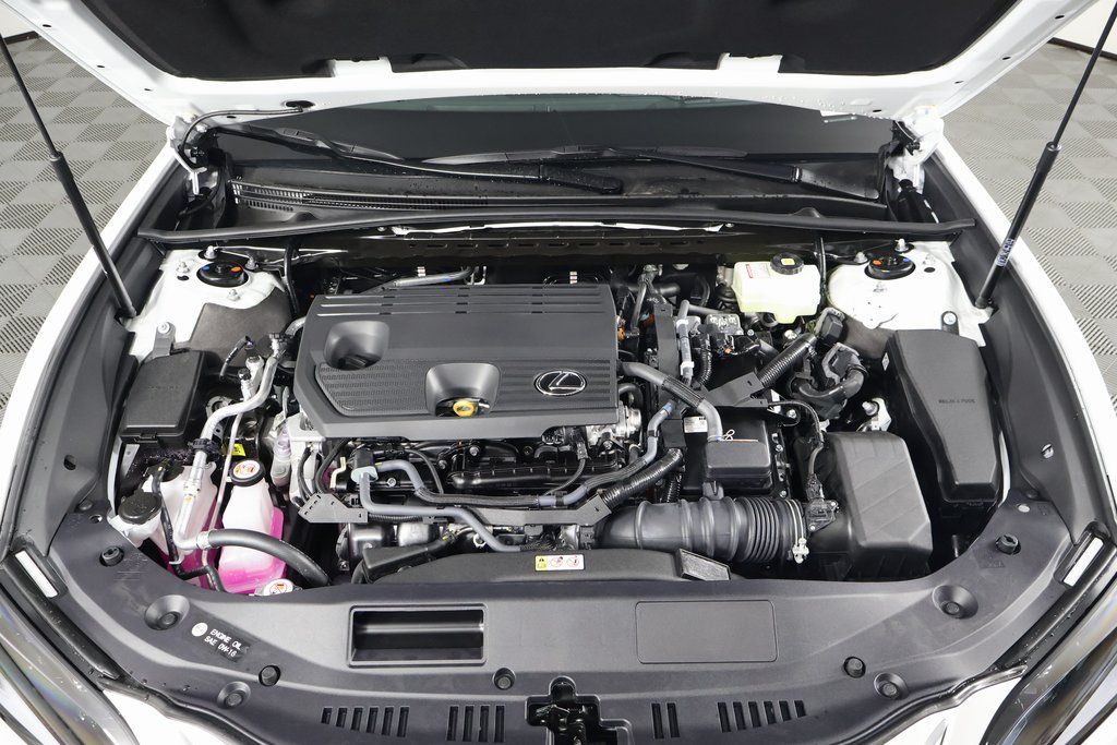 2025 Lexus ES Hybrid 300h Luxury 9