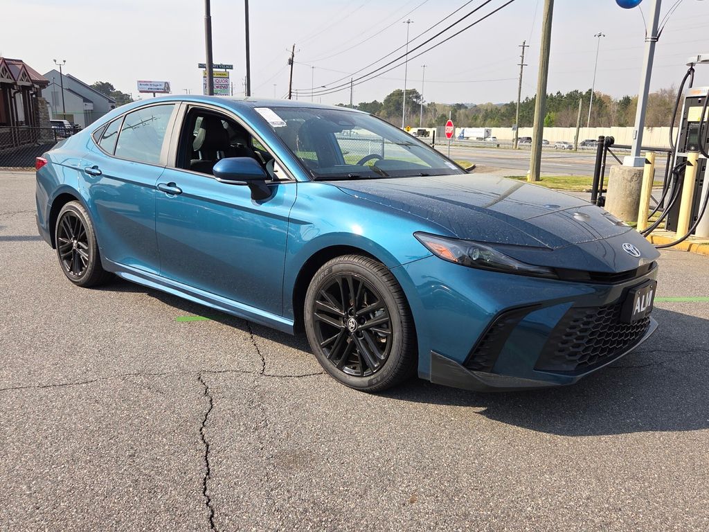 2025 Toyota Camry SE FWD