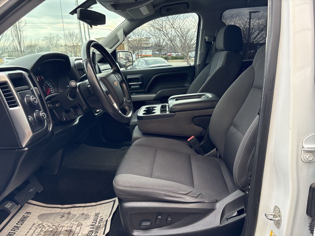 Used 2018 White Chevrolet LT image 20