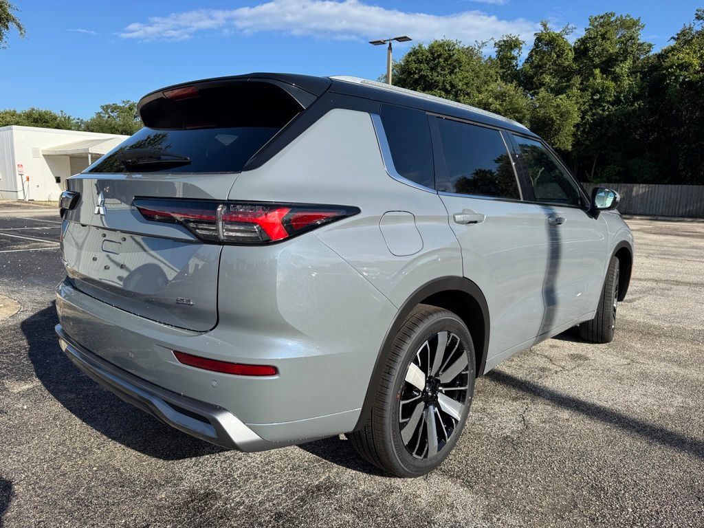 2025 Mitsubishi Outlander SEL photo 5