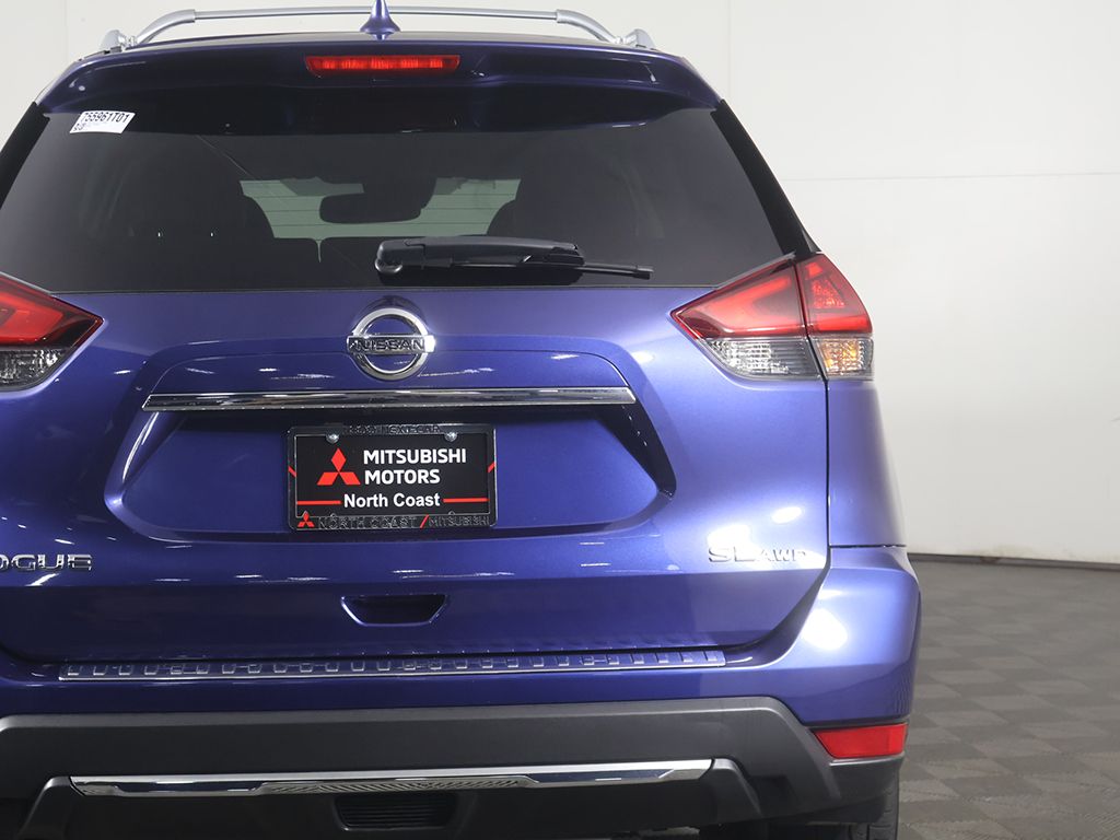 Used 2018 Blue Nissan SL image 14