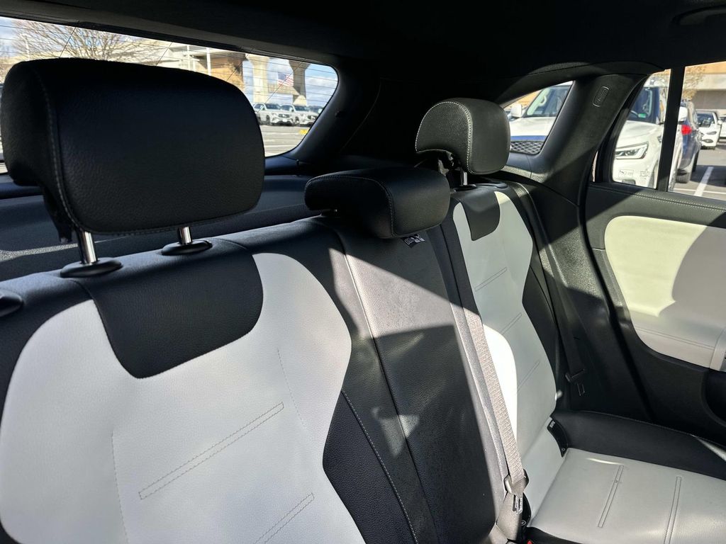 Thumbnail: 2021 Mercedes-Benz GLA - 27