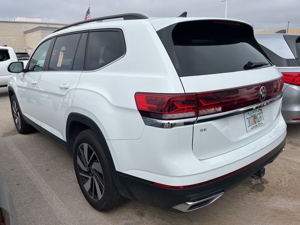 2024 Volkswagen Atlas SE 4