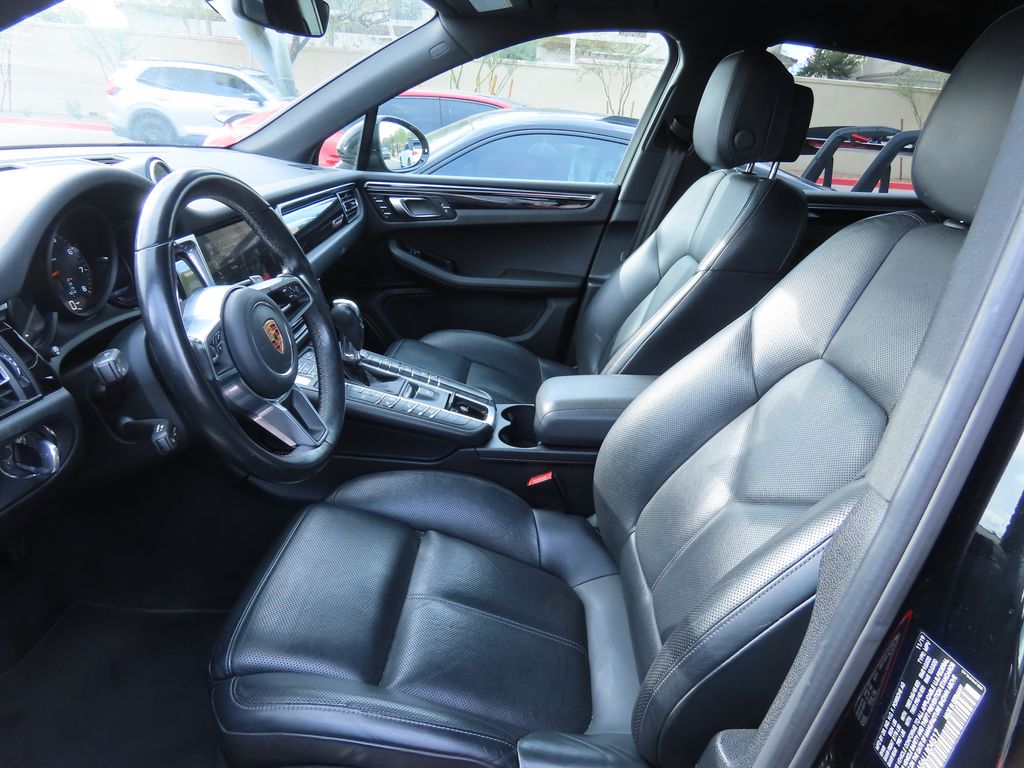 Thumbnail: 2020 Porsche Macan - 10