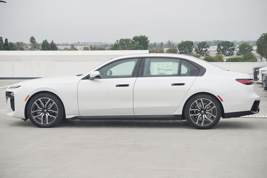Thumbnail: 2026 BMW 7 Series - 4