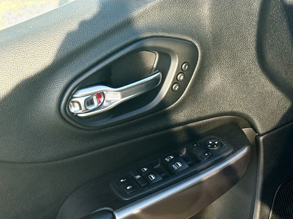 2019 Jeep Cherokee Limited Silver at River Oaks CDJR