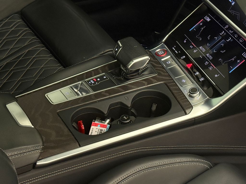 Thumbnail: 2020 Audi S6 - 22