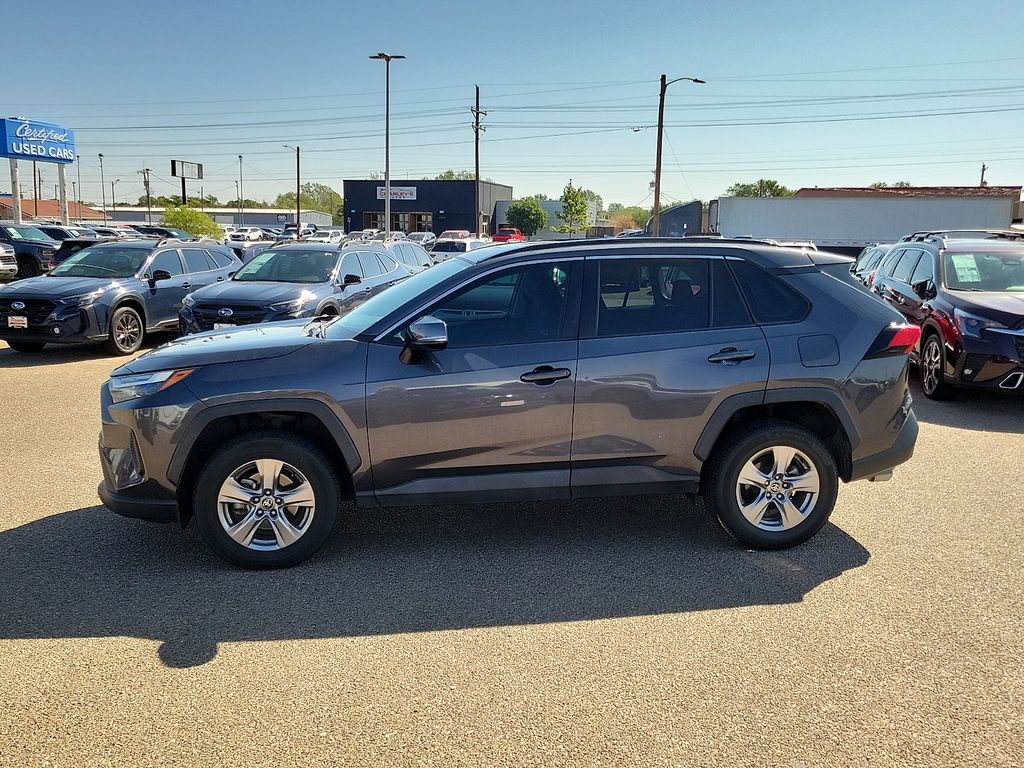 2022 Toyota RAV4 XLE - 5