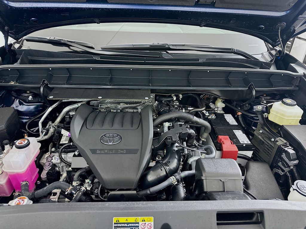 2025 Toyota Highlander XLE 32