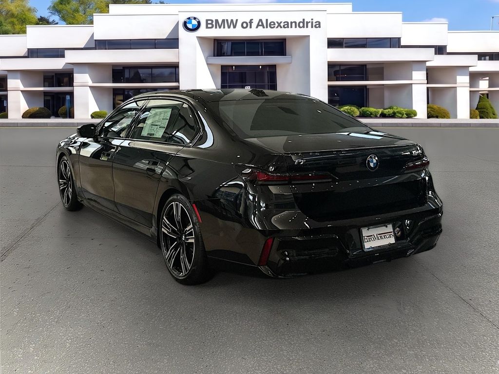 New 2026 Black BMW M70 image 4