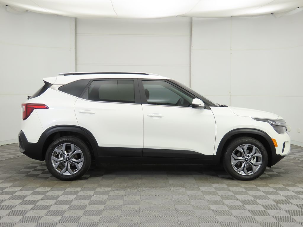 Thumbnail: 2024 Kia Seltos - 4