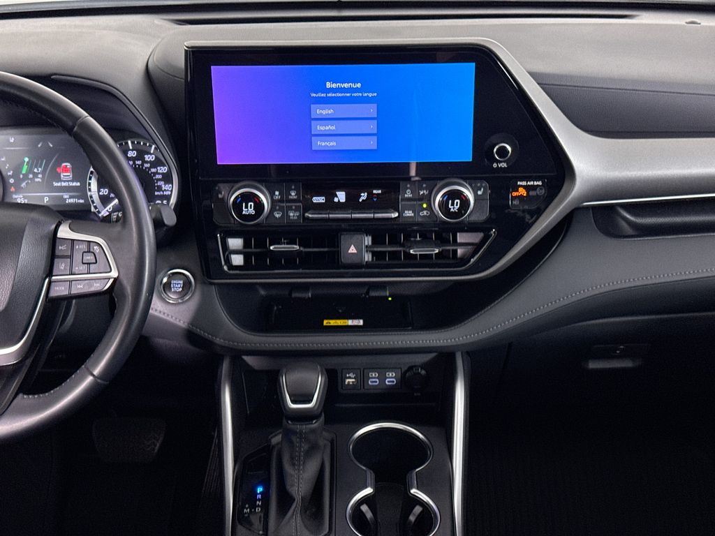 Thumbnail: 2023 Toyota Highlander - 14