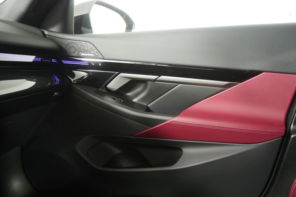 Thumbnail: 2025 BMW 5 Series - 28