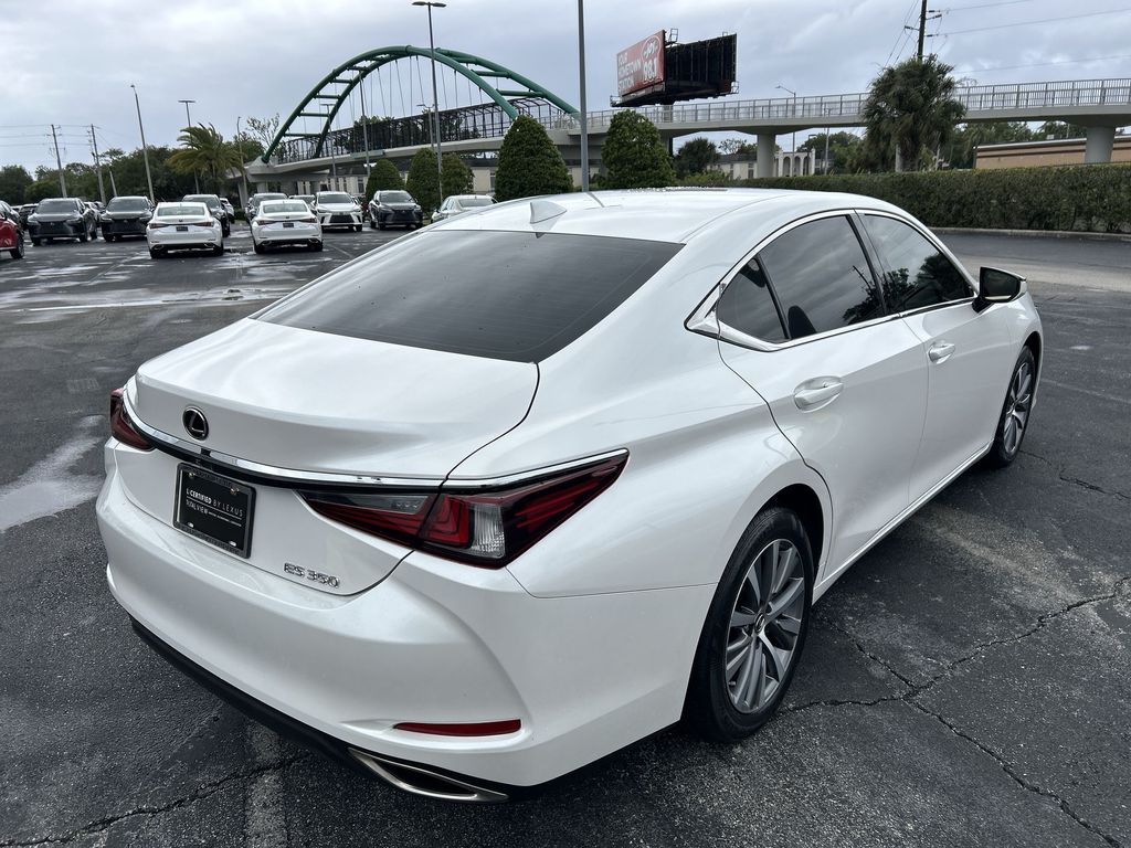 Thumbnail: 2021 Lexus ES - 11