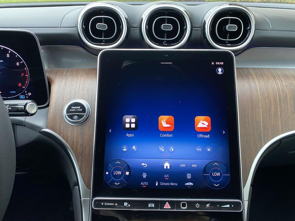 Thumbnail: 2025 Mercedes-Benz GLC - 31